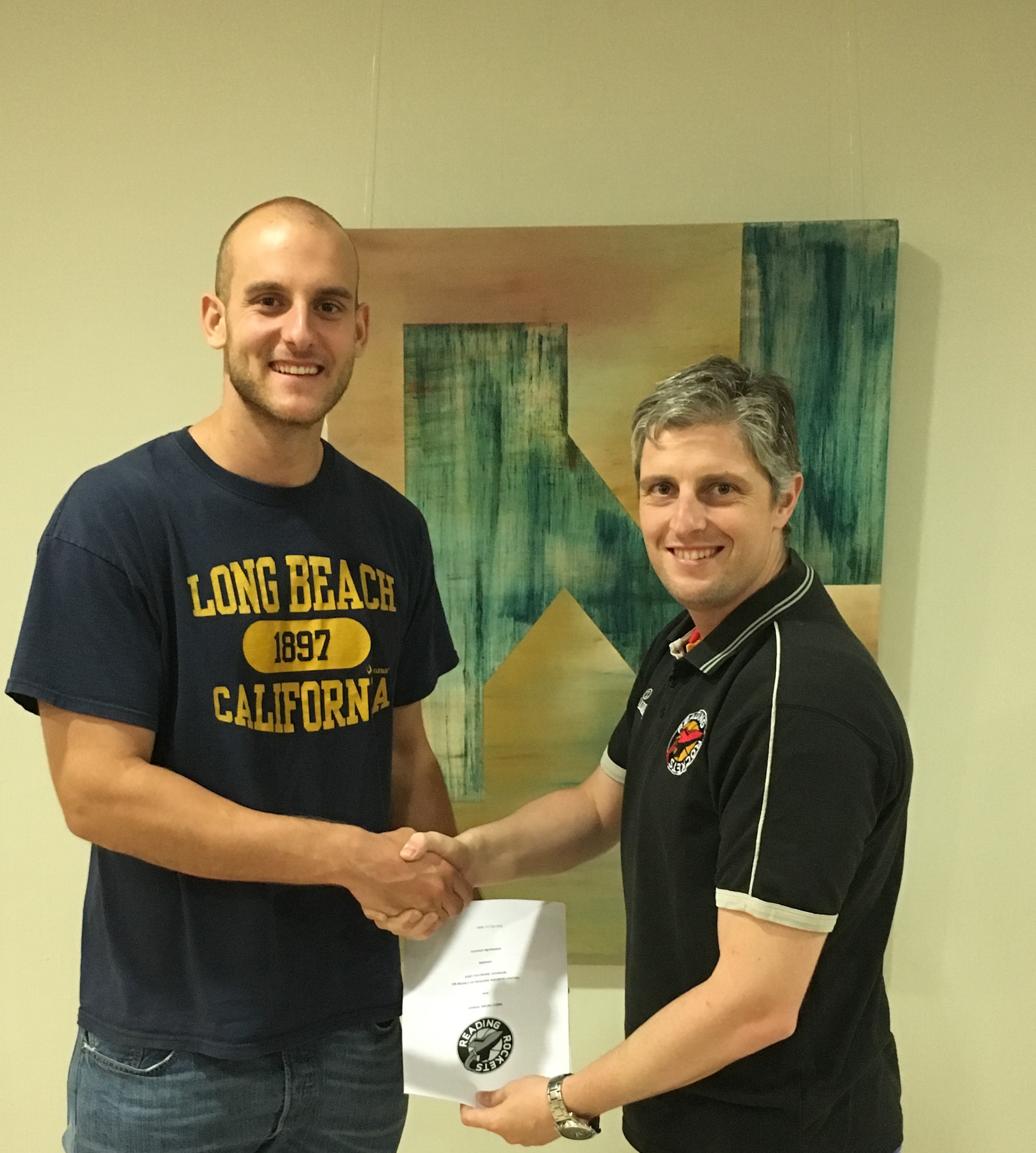 Dani Arcau signs contract